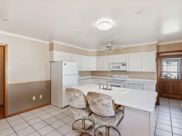 913 9th St S, Virginia, MN 55792