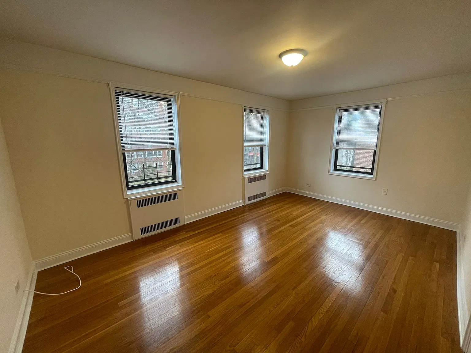1 bed, 950 sqft, $2,400 — Photo 1