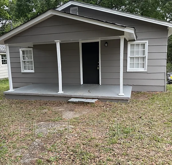 116 Oak Ln — Photo 1