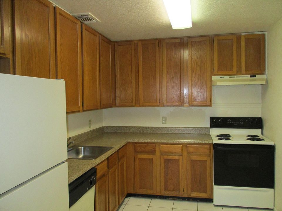 1st image of 3944 Versailles Dr #3944-B