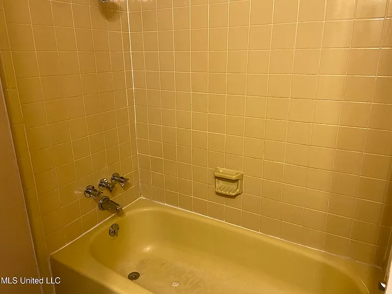 4908 Fairwood Dr — Photo 17
