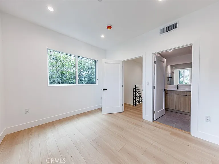 1065 S Corning St #C — Photo 22