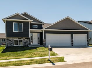 6218 Sandstone St NW, Rochester, MN 55901