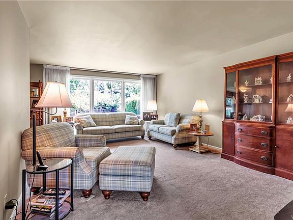 3rd image of 2445 Parker Blvd