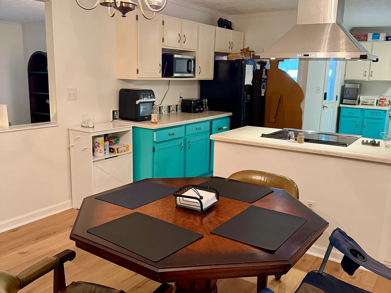 4 bed, 2200 sqft, $750 — Photo 3