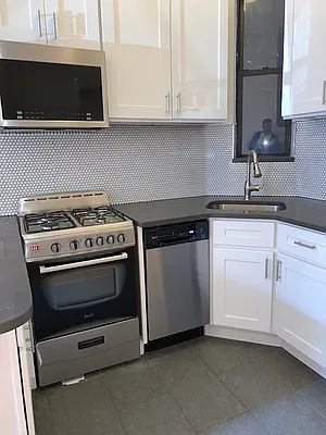 Rented by Chartwell Manhattan Realty | media 1