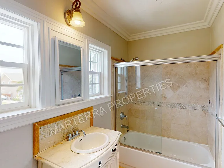 877 S Bronson Ave — Photo 17