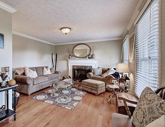 5th image of 407 Elm Ln