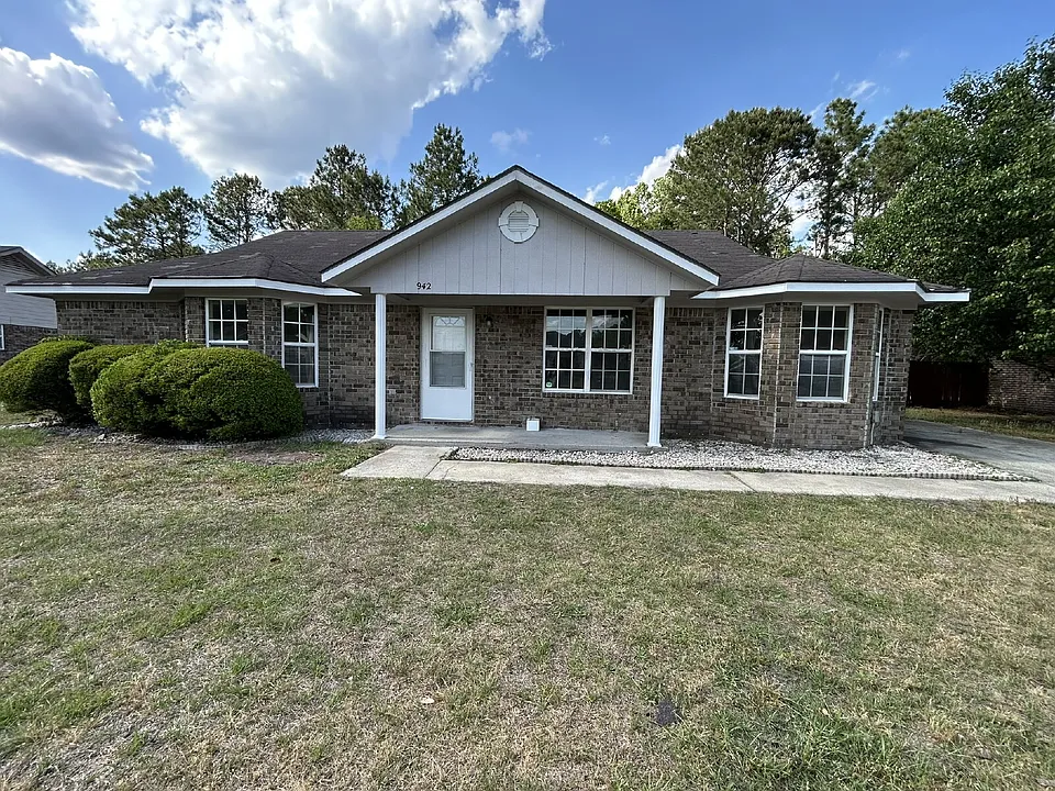 942 Poppleton Dr