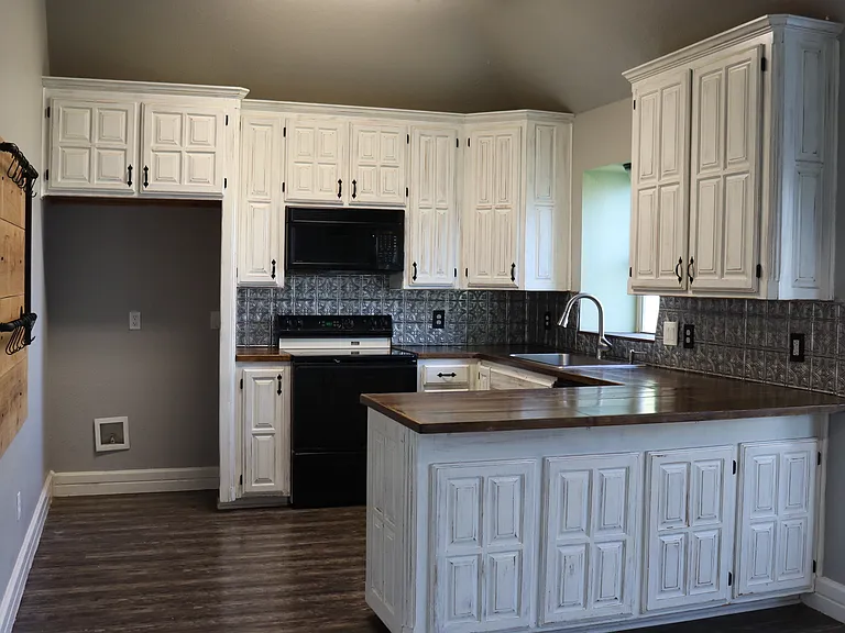 547 SW Rand Dr — Photo 6