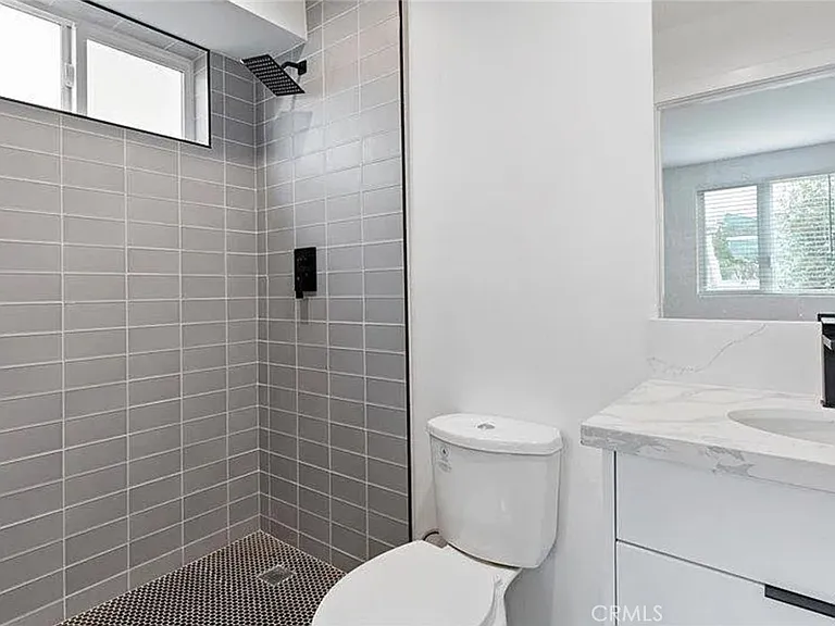 6419 1/2 Lexington Ave — Photo 10