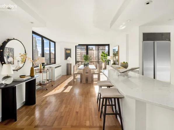 330 East 75th Street image 9 of 19