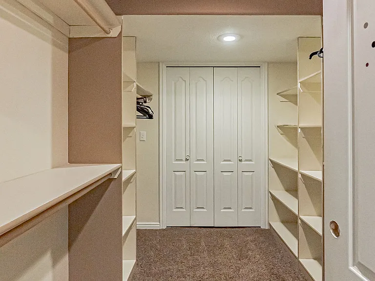 3915 Woodhaven Ln — Photo 52