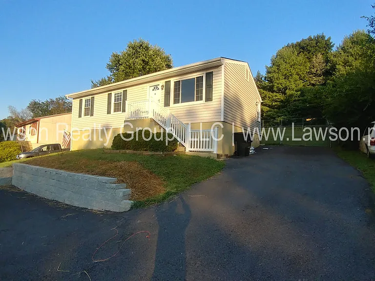 5405 Starkey Rd — Photo 1