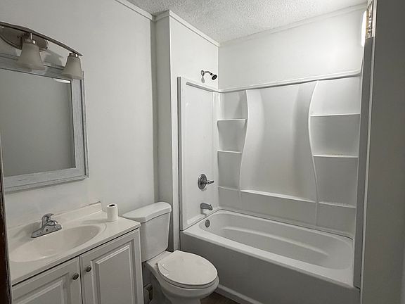 3rd image of 860-862 Brighton Blvd #1/2