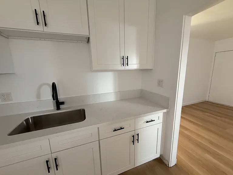 1462 Grand Ave #1462 — Photo 4