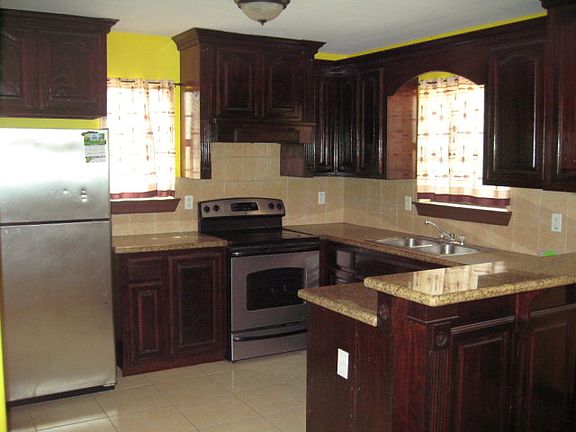 2nd image of 1807 Sapphire St