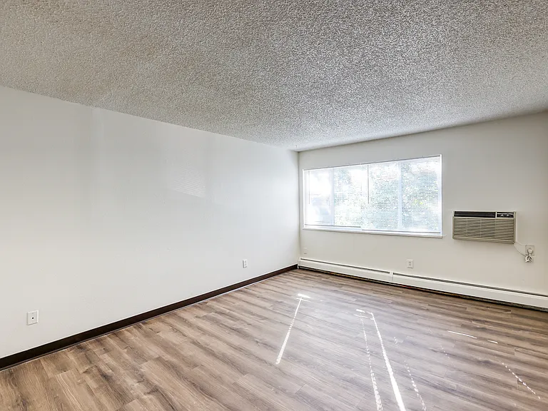 Marquette Heights Apartments — Photo 13