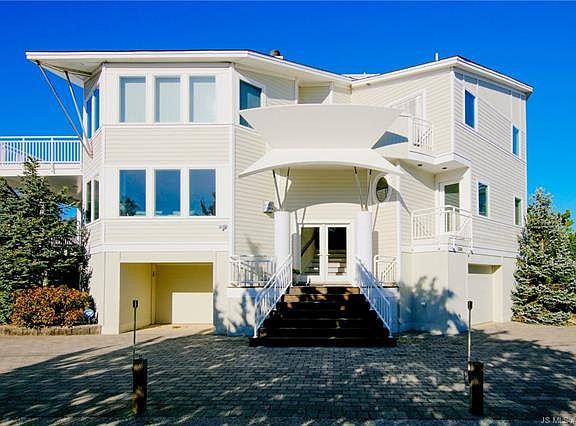 2nd image of 1048 Long Beach Blvd #C