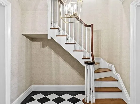 114 East 62nd Street image 7 of 10