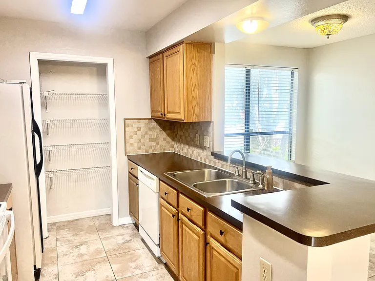611 Casa Park Ct #D — Photo 4