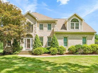 66 Medway St, Norfolk, MA 02056