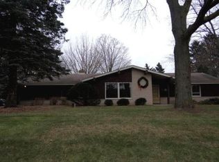 W214N5818 Silver Meadows Dr, Menomonee Falls, WI 53051