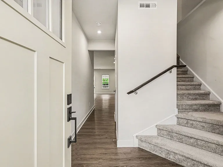 1049 Mountain View Dr — Photo 6
