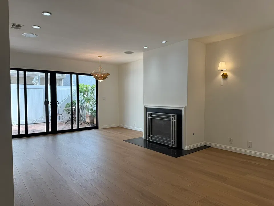 1140 Manhattan Beach Blvd