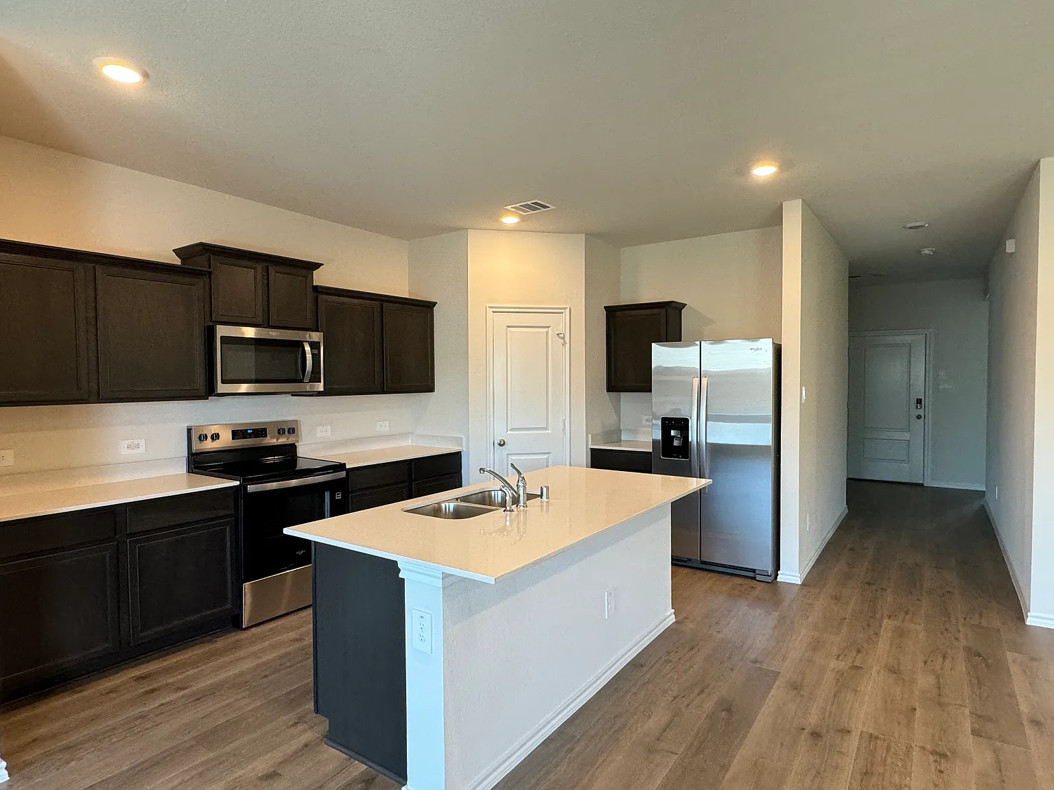4 bed, 1790 sqft, $2,600 — Photo 3
