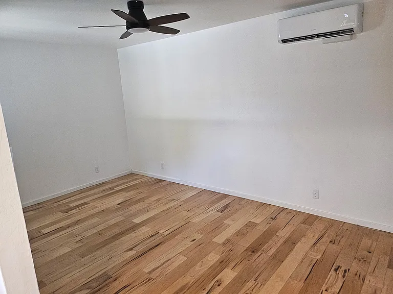 4431 Del Rio Rd #4 — Photo 6
