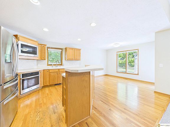 5th image of 16910 Seward St