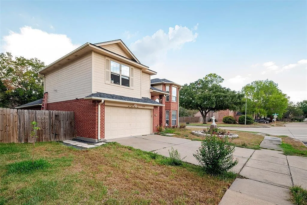 4 bed, 2.5 bath, 2058 sqft, $2,150 — Photo 3