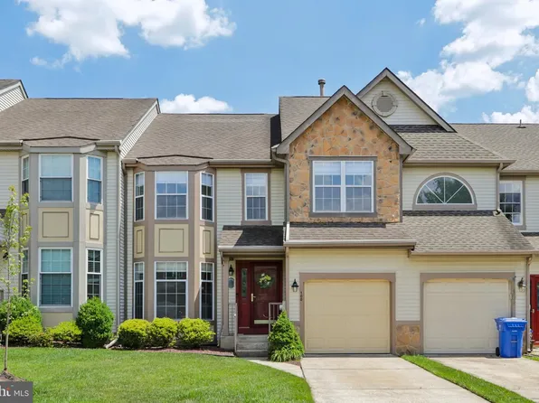 100 Sandhurst Dr, Mount Laurel, NJ 08054