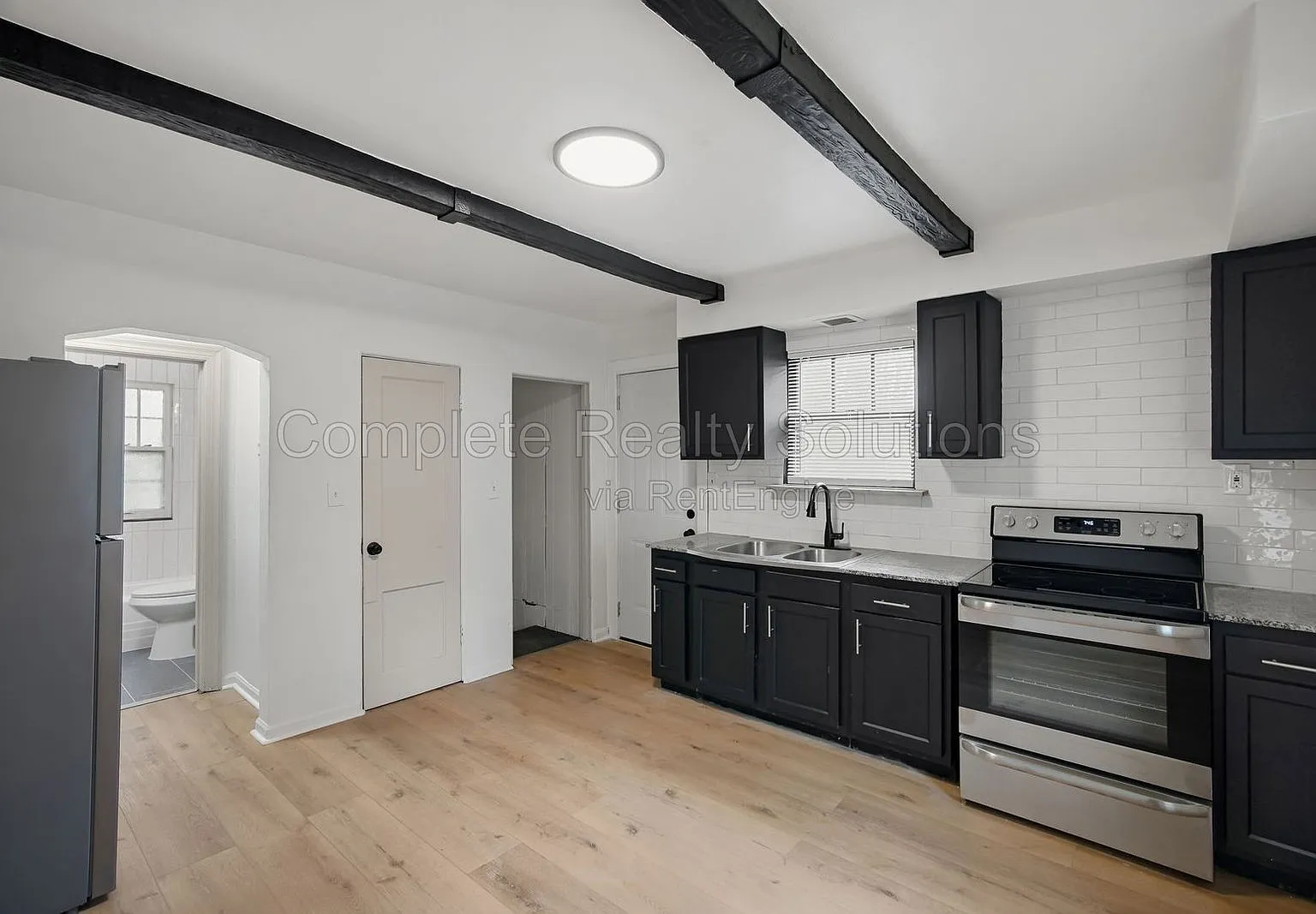2 bed, 1.0 bath, 936 sqft, $1,195 — Photo 2