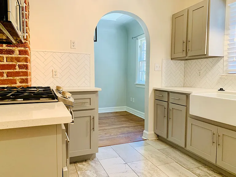 224 NW 32nd St — Photo 7