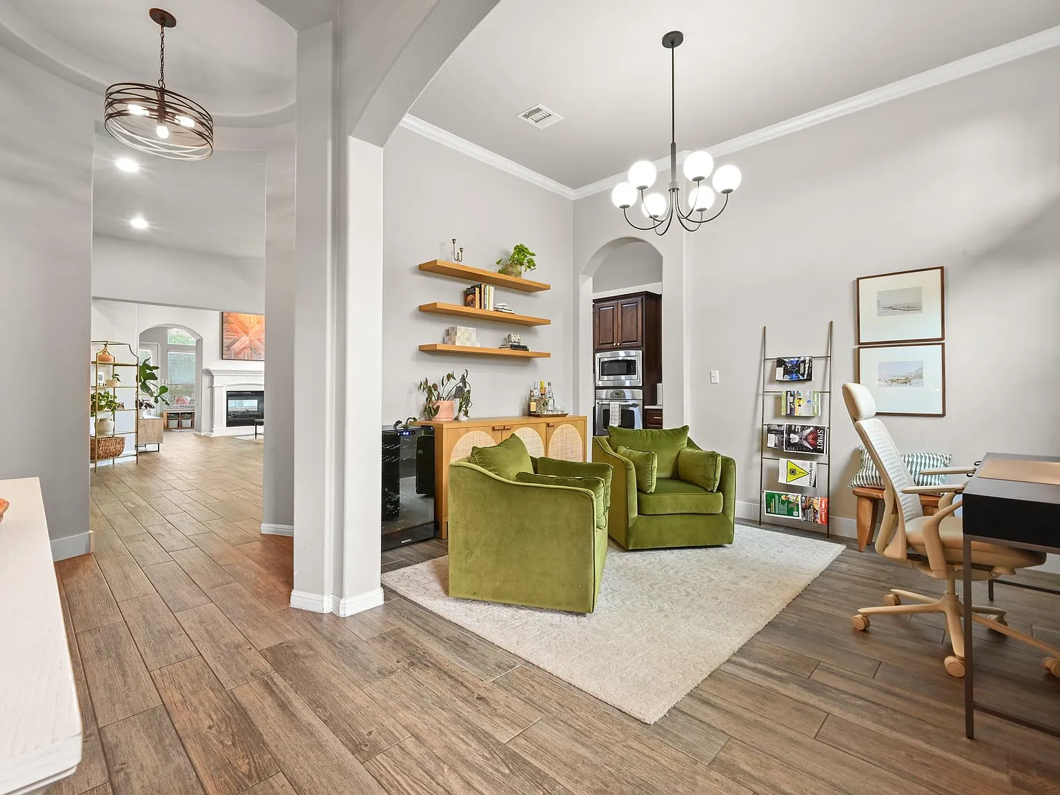 4 bed, 2.0 bath, 2357 sqft, $4,250 — Photo 4