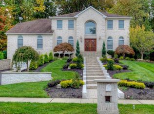 25 Green Ridge Dr, Manalapan, NJ 07726