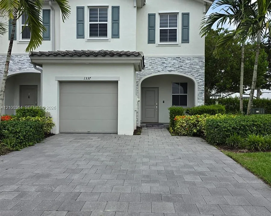 1337 SE 27th Ter
