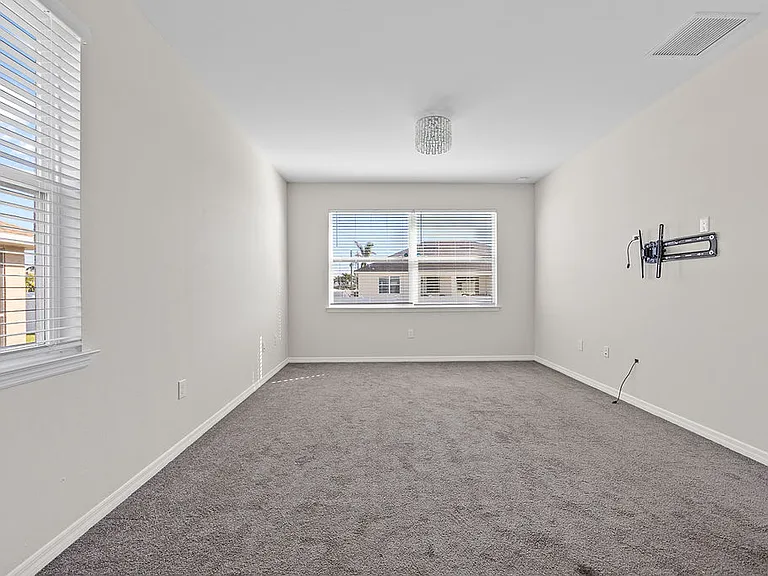 133 SW 37th Ave — Photo 23