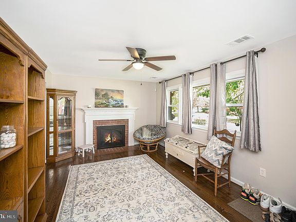 3rd image of 303 High St