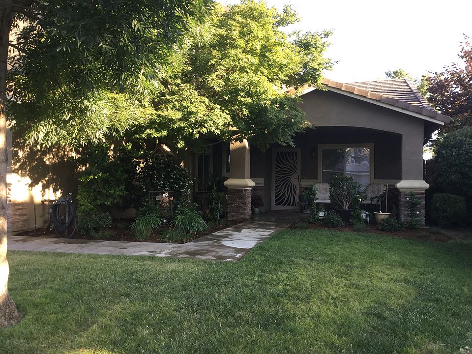 Inviting curb appeal