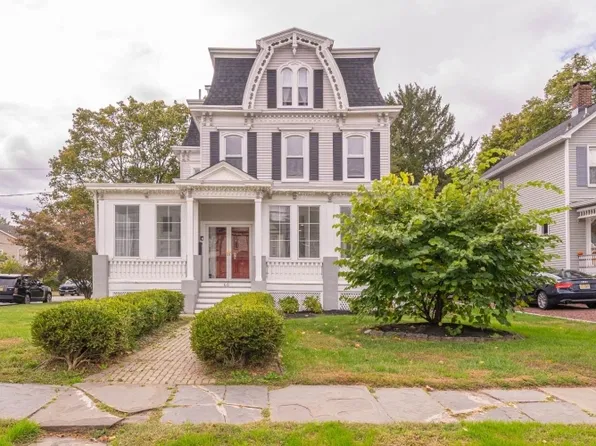 66 Leigh St, Clinton Town, NJ 08809