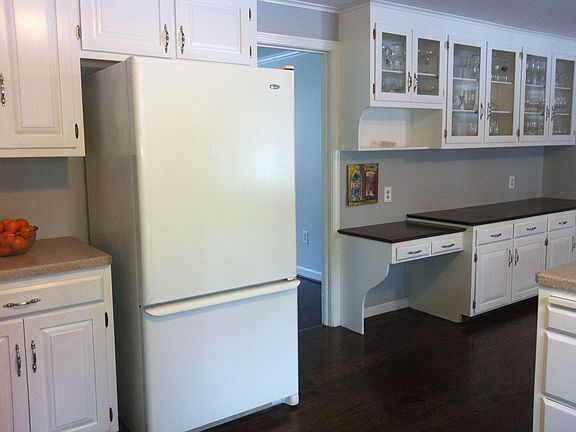 Open floor plan great for entertaining!