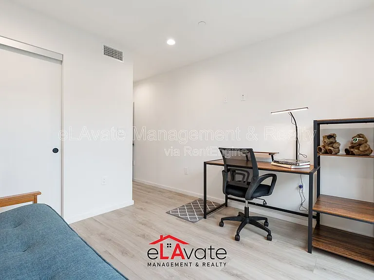 1035 N Serrano Ave #3 — Photo 21