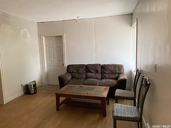 5th image of 31 Irwin Avenue