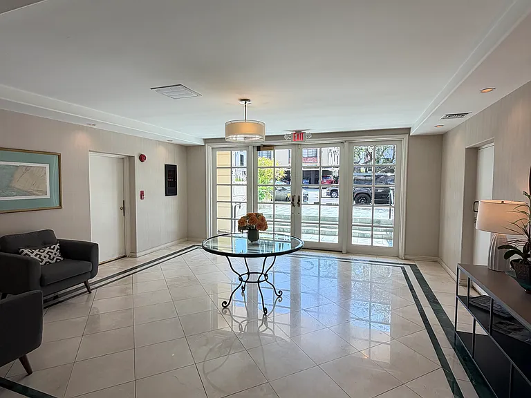 435 Arnaz Dr #200 — Photo 5