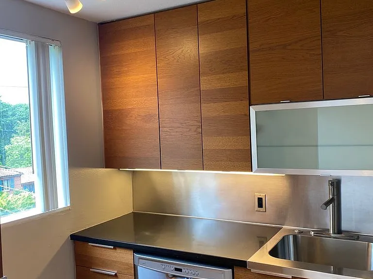2020 Building — Photo 22