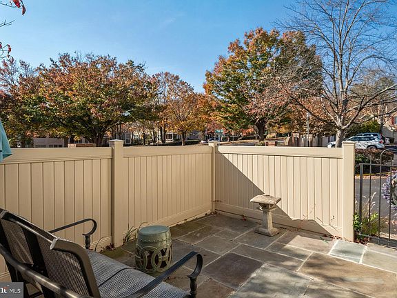 4th image of 10803 Luxberry Dr