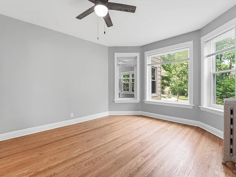 1915 W Lunt Ave #1 — Photo 3